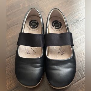 Livie & Luca Black Dress Shoes Bella Ballet Flat, Sz 2 EUC